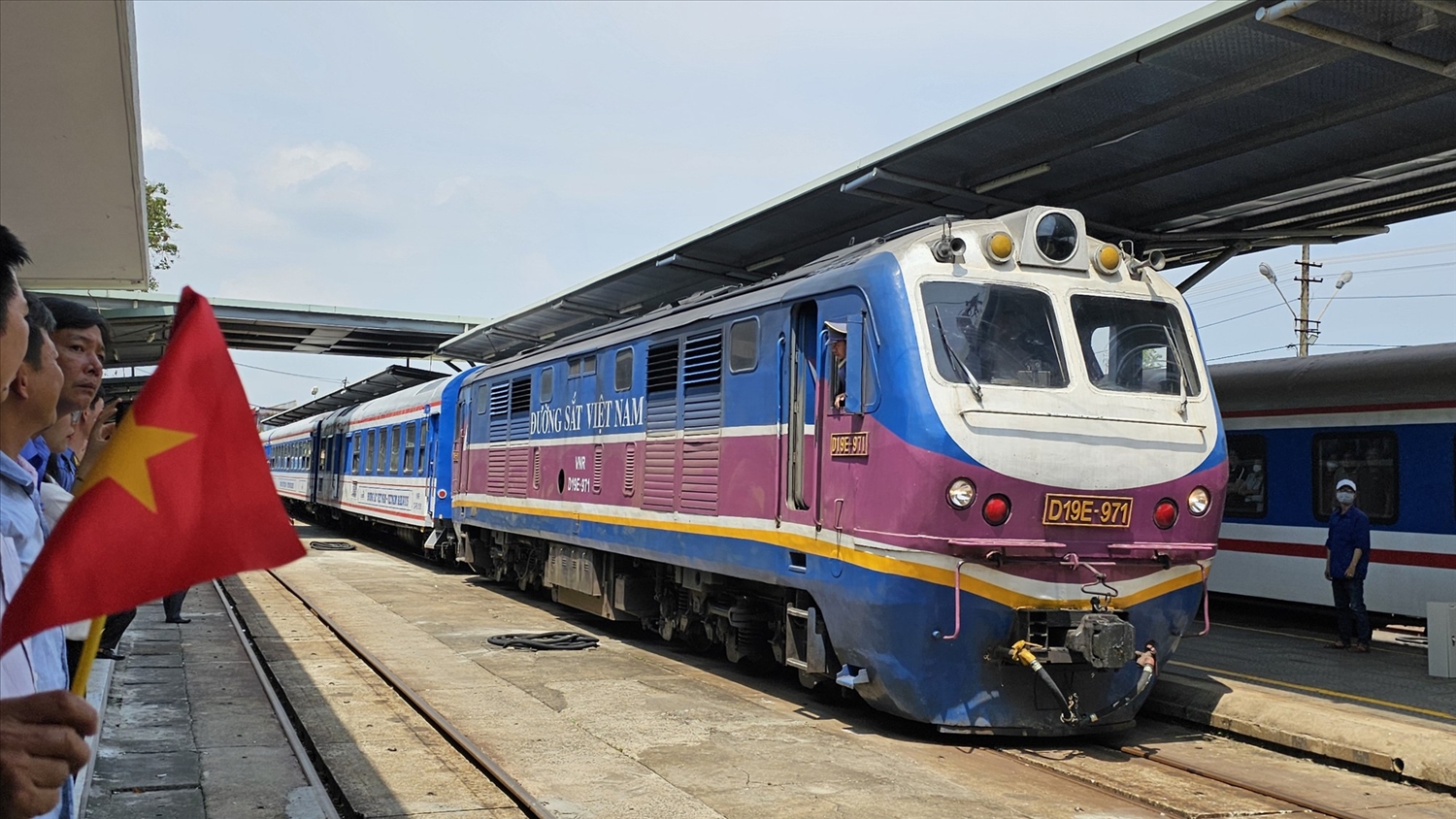 Đoàn tàu “Kết nối di sản miền Trung” là một sản phẩm mới nhằm kết nối vùng, quảng bá du lịch của 2 địa phương Thừa Thiên Huế và thành phố Đà Nẵng.