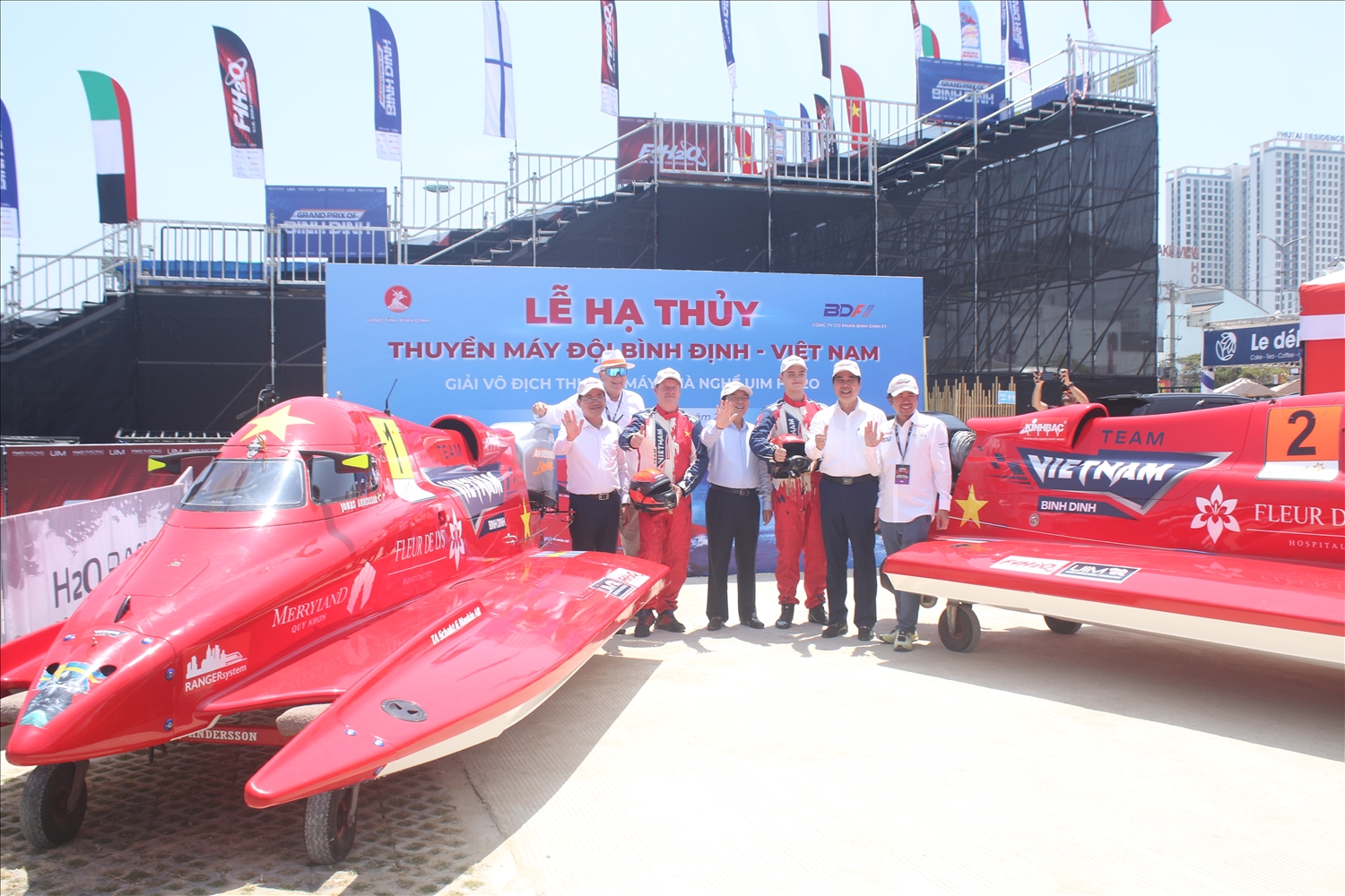 Lãnh đạo tỉnh Bình Định tham dự buổi Lễ hạ thủy thuyền máy của đội F1H2O Bình Định – Việt Nam