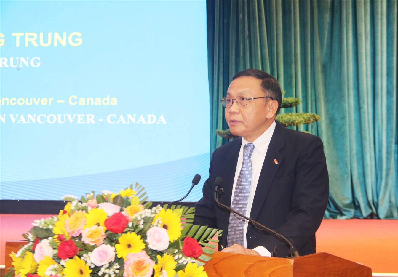 Ông Nguyễn Quang Trung, nguyên Tổng Lãnh sự Việt Nam tại Vancouver phát biểu tại Hội nghị