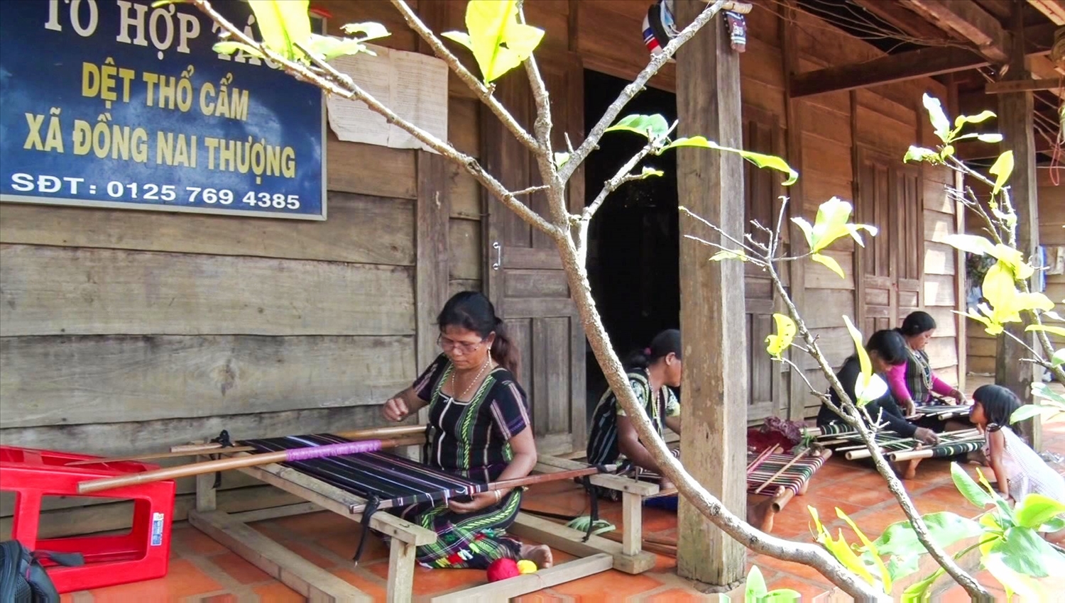 Tổ hợp tác dệt thổ cẩm của người Mạ ở Đồng Nai Thượng