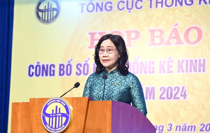 Bà Nguyễn Thị Hương - Tổng cục trưởng Tổng cục Thống kê phát biểu tại họp báo