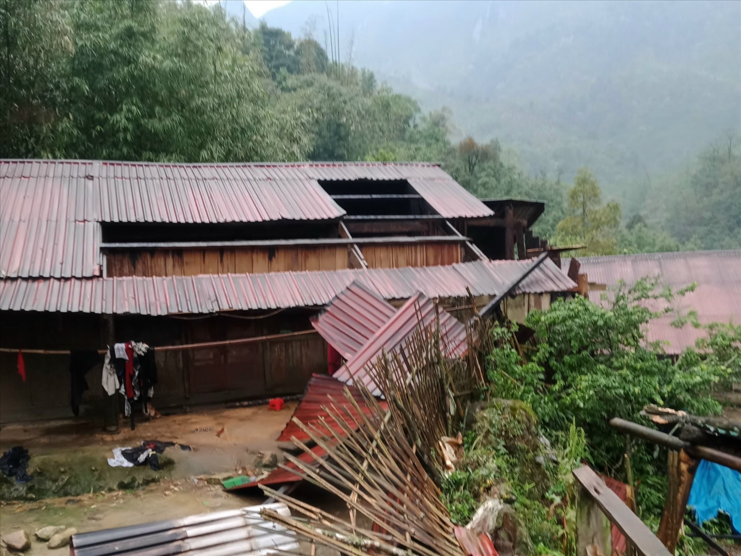 Huyện Bát Xát là địa phương chịu nhiều thiệt hại nhất, do mưa đá và gió lốc gây ra ngày 29/3