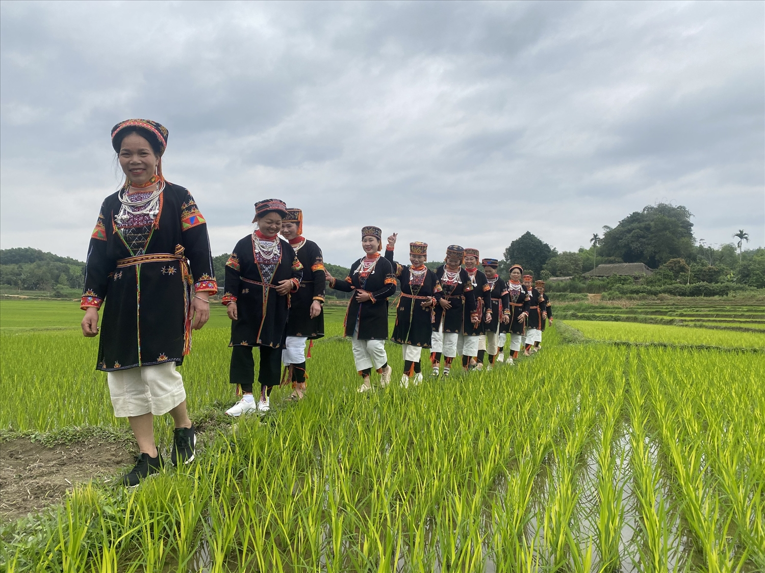 Nét đẹp văn hóa truyền thống đồng bào Dao quần trắng xã Lang Quán, huyện Yên Sơn
