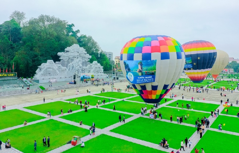 Lễ hội khinh khí cầu quốc tế Tuyên Quang năm 2024 sẽ trình diễn 22 khinh khí cầu, do các phi công quốc tế và Việt Nam điều khiển.