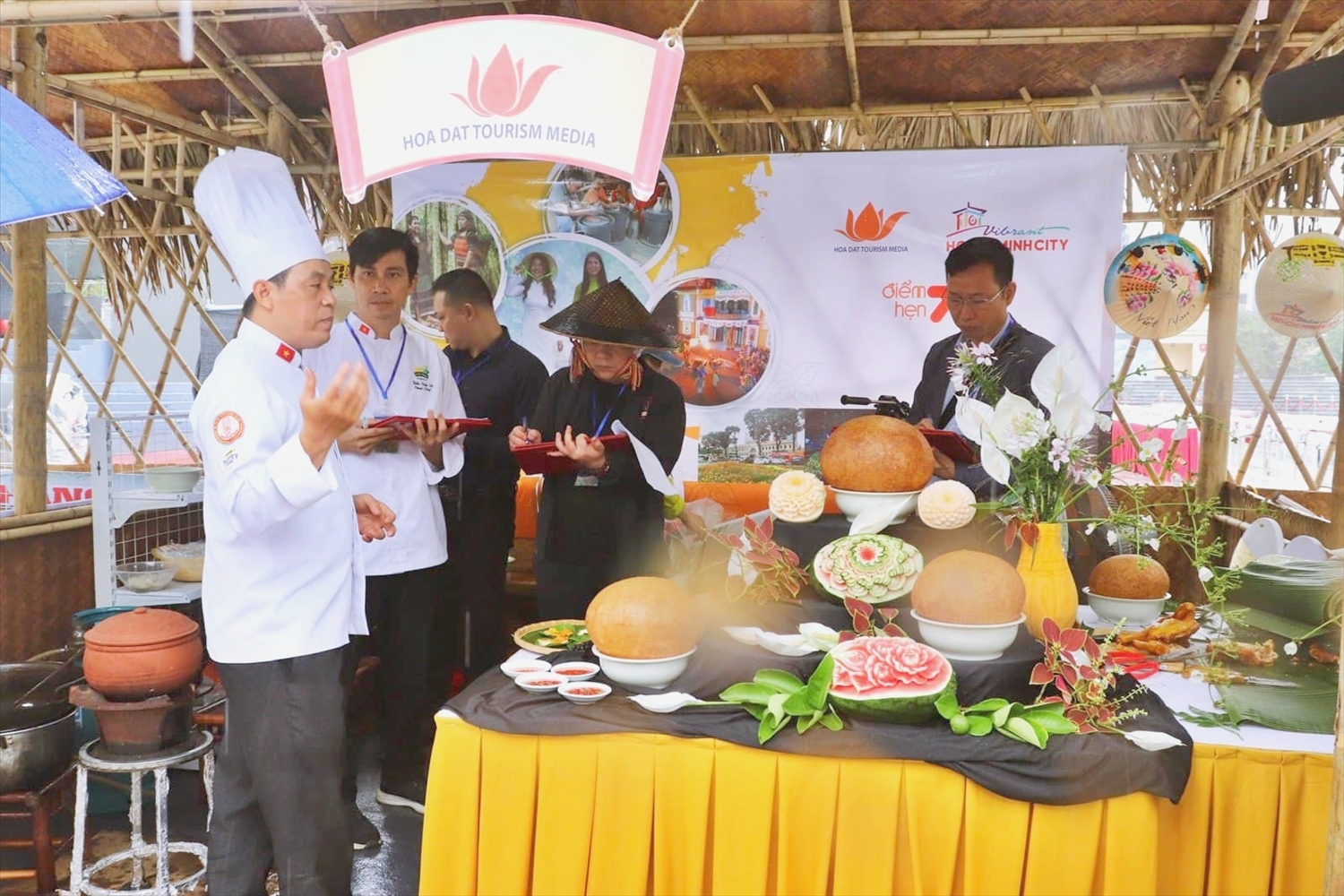 Tại lễ hội, các đầu bếp xuất sắc đến từ 22 tỉnh, thành phố ở cả 3 miền Bắc, Trung, Nam có dịp trổ tài nấu các món ngon. (Ảnh TT xúc tiến du lịch Hà Giang)