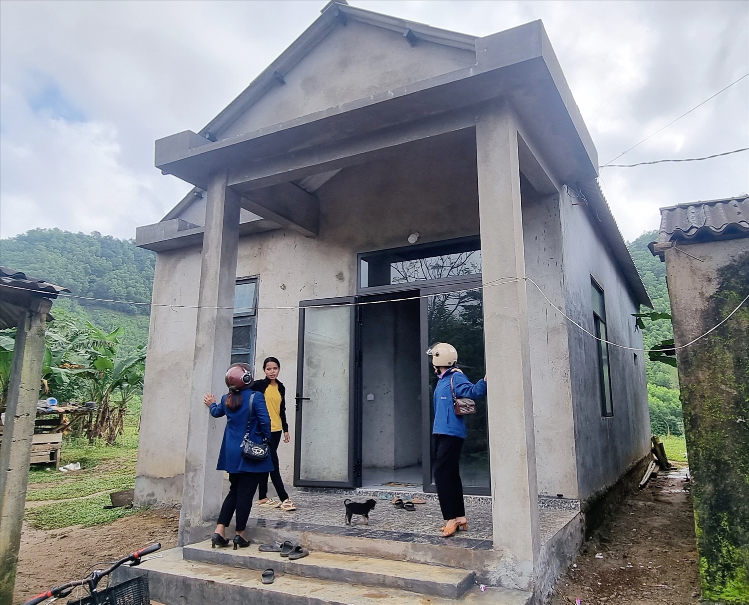 Tính lũy kế từ 2021 đến hết Quỹ I năm 2024, toàn huyện Đakrông đã xây mới, sửa chữa được 1.176 căn nhà cho hộ khó khăn về nhà ở. Trong đó, trên 98% số hộ thụ hưởng là người DTTS