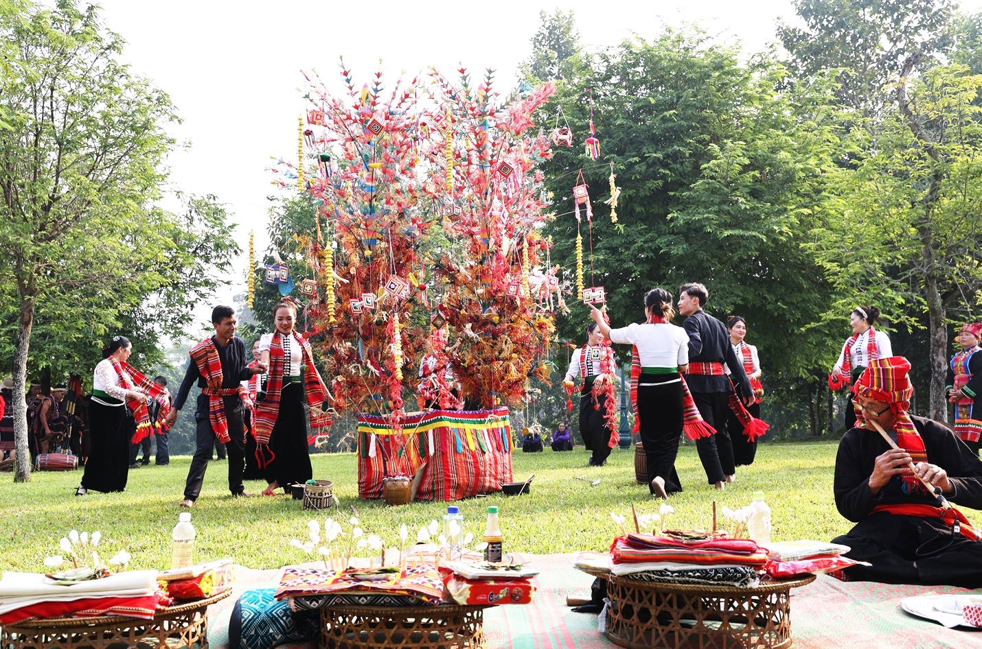 Đồng bào dân tộc Thái tái hiện lễ hội Hết Chá tại 