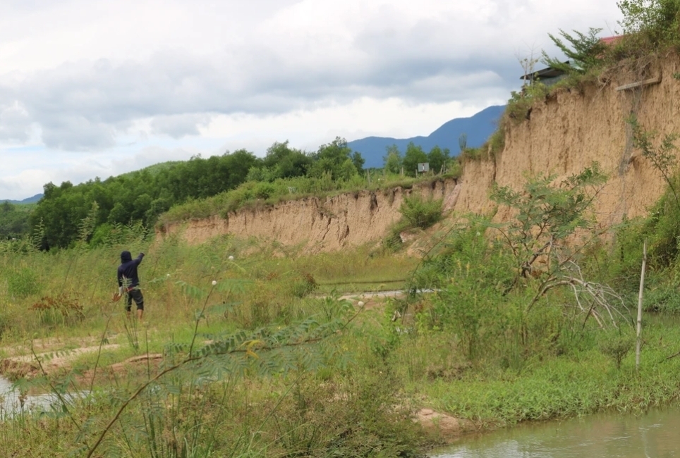 Sạt lở sông Hà Thanh qua các xã ở huyện Vân Canh ảnh hưởng nghiêm trọng đến đời sống và sinh hoạt của người dân
