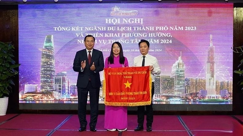 Sở Du lịch Thành phố Hồ Chí Minh nhận Cờ thi đua của Bộ Văn hóa, Thể thao và Du lịch năm 2023