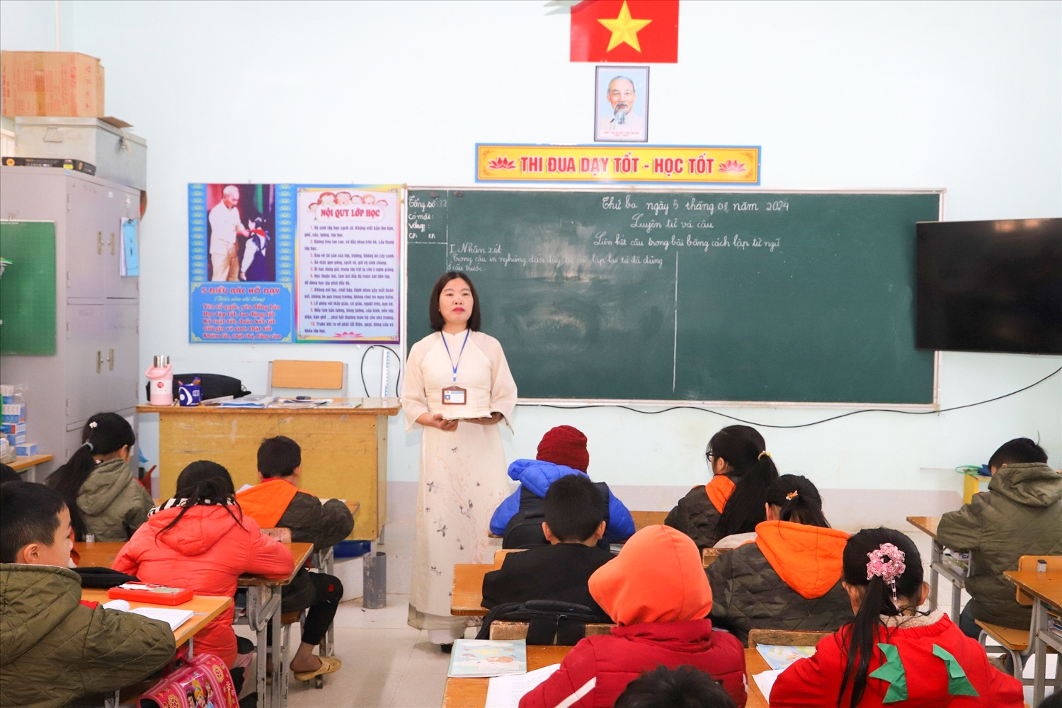 Nhà giáo Ưu tú Nguyễn Thị Lành trong giờ lên lớp 