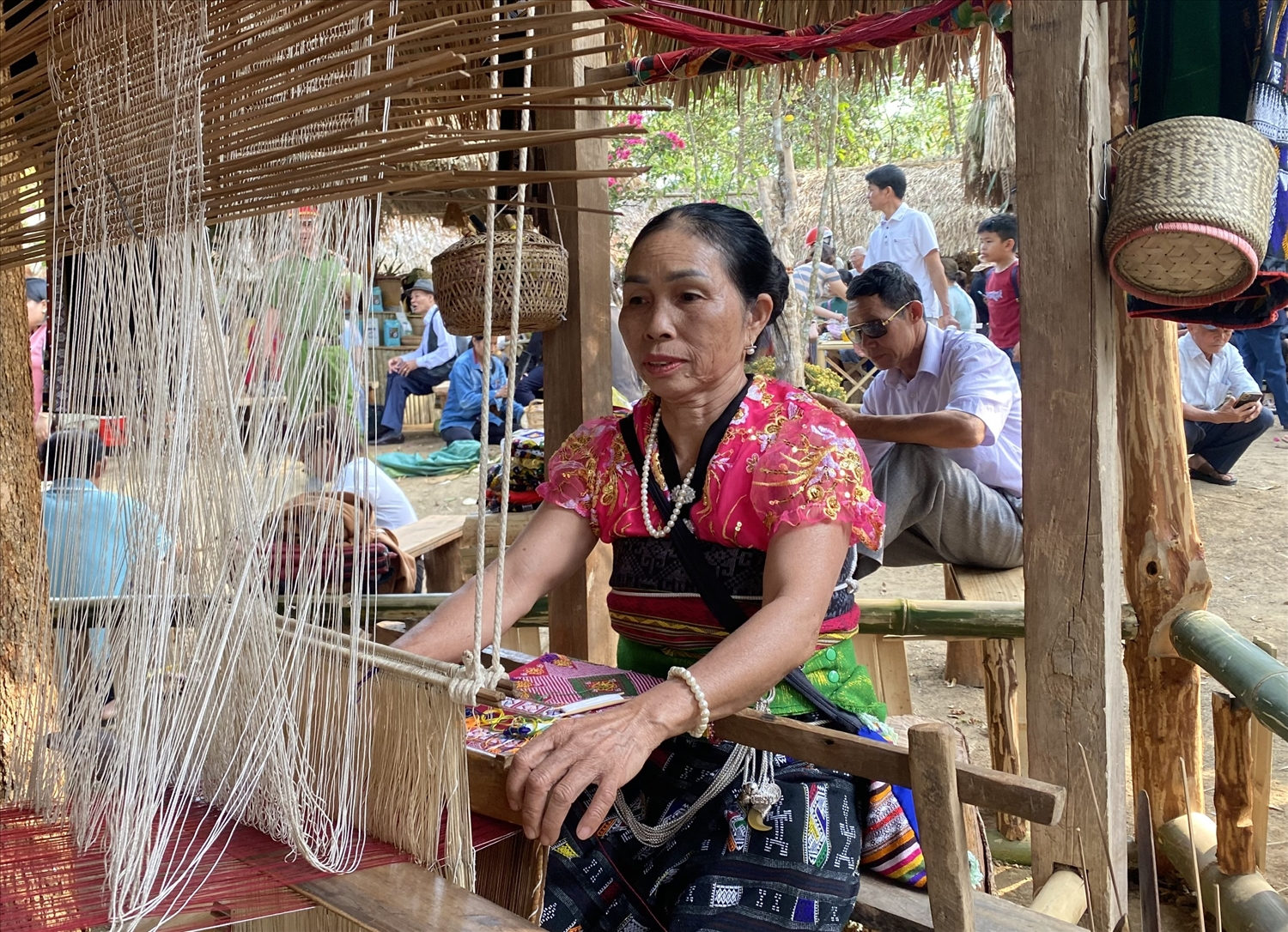 Bà Lương Thị Sen tái hiện lại nghề dệt truyền thống của dân tộc Thái