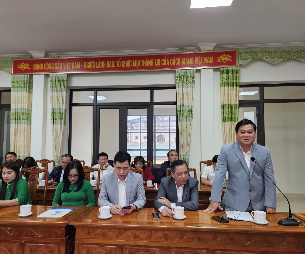 Lãnh đạo Ban Dân tộc tỉnh Nghệ An phát biểu tại buổi làm việc