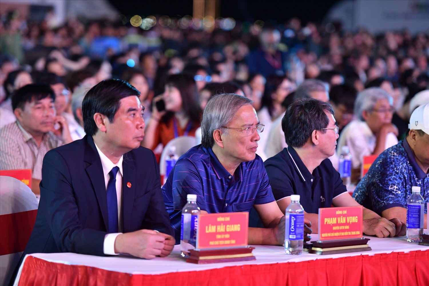 Lãnh đạo tỉnh Bình Định cùng hàng ngàn người dân tham dự Lễ bế mạc
