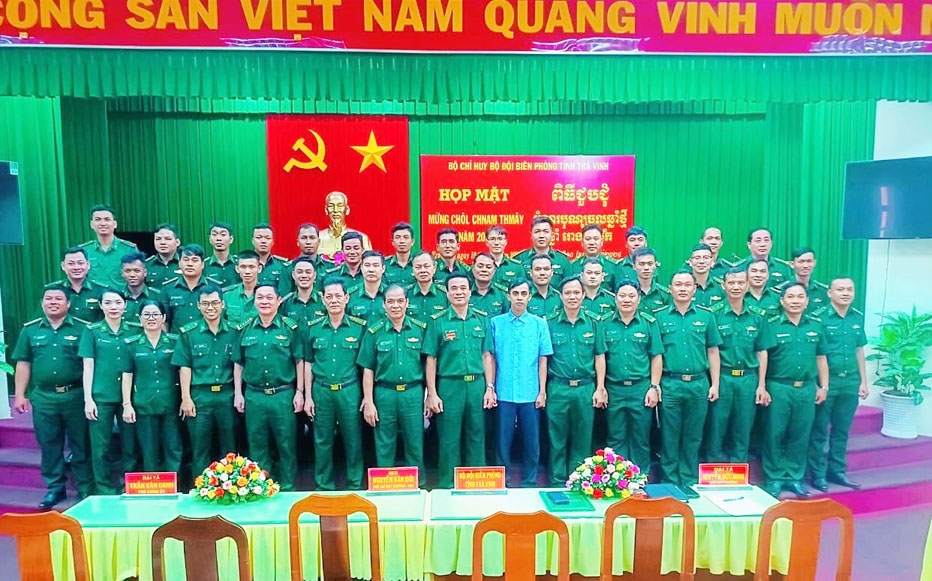 Cán bộ, chiến sĩ là dân tộc Khmer phấn khởi trước sự quan tâm của lãnh đạo Bộ Chỉ huy BĐBP tỉnh Trà Vinh 