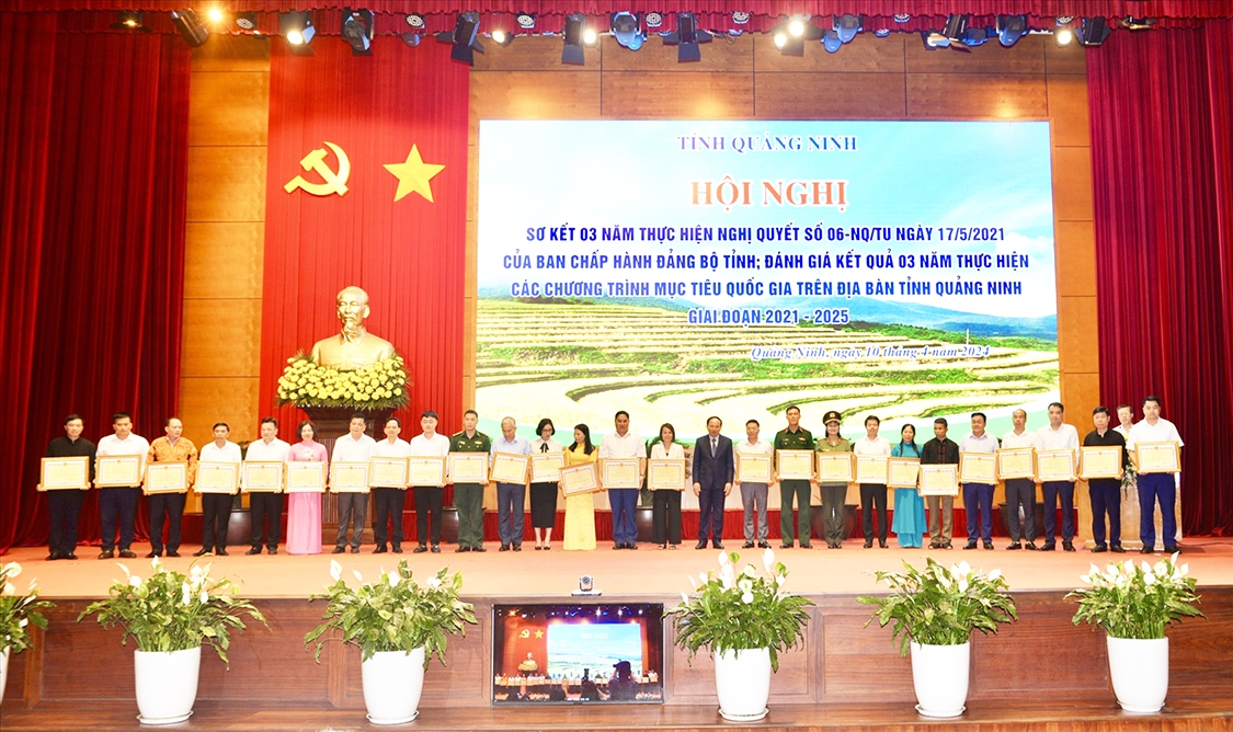 UBND tỉnh Quảng Ninh tặng Bằng khen cho các tập thể có thành tích xuất sắc trong thực hiện Nghị quyết 06-NQ/TU