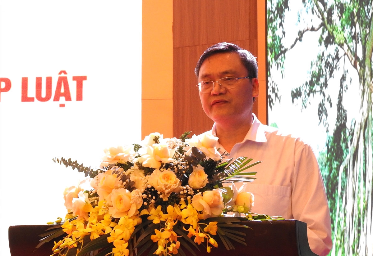 Phó Chủ tịch Hội đồng Dân tộc của Quốc hội Quàng Văn Hương phát biểu tại Hội thảo