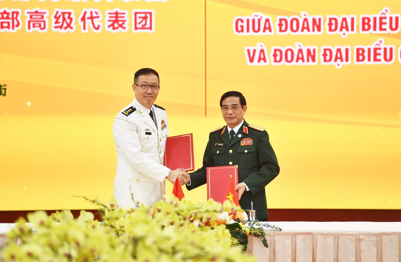 Bộ trưởng Quốc phòng Việt Nam và Bộ trưởng Qốc phòng Trung Quốc ký kết Bản ghi nhớ về thiết lập đường dây nóng giữa Quân chủng Hải quân (Bộ Quốc phòng Việt Nam) và Chiến khu miền Nam (Quân Giải phóng nhân dân Trung Quốc)