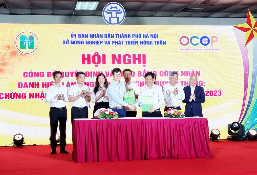 Lễ ký kết hợp tác đẩy mạnh quảng bá, xúc tiến sản phẩm làng nghề, sản phẩm OCOP Hà Nội.