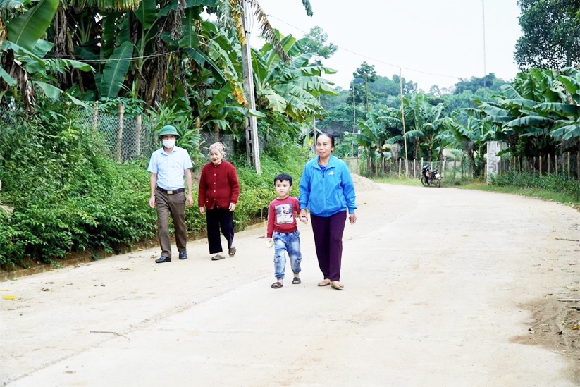 Bà Phạm Thị Dần, 71 tuổi, dân tộc Mường, ở thôn Thanh Sơn, Ngọc Sơn, Ngọc Lặc nhiều lần hiến đất cho NTM. (Ảnh: MH).