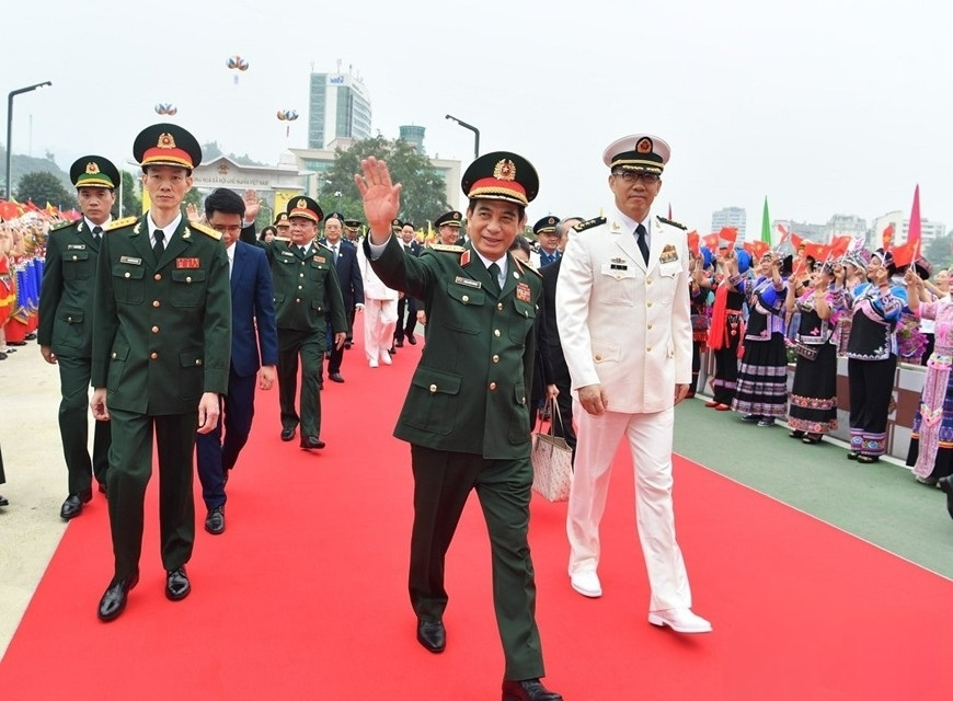Bộ trưởng Đổng Quân chủ trì Lễ đón Bộ trưởng Phan Văn Giang và Đoàn đại biểu cấp cao Bộ Quốc phòng Việt Nam tại Cửa khẩu Hà Khẩu.