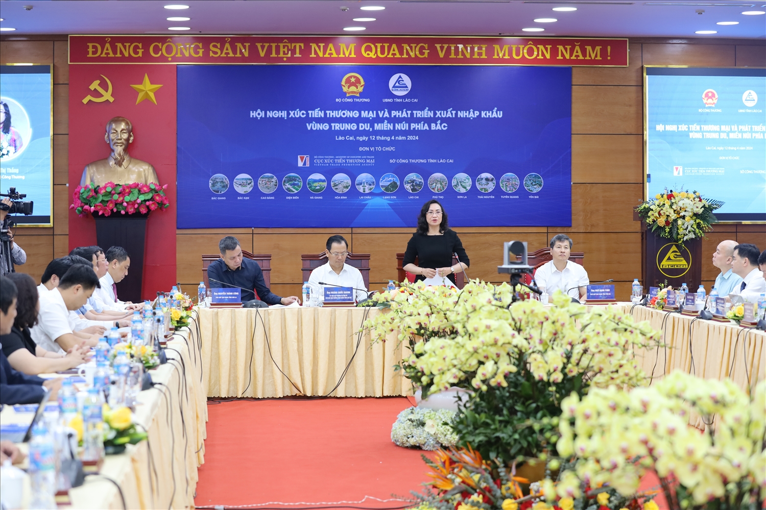 Thứ trưởng Bộ Công thương Phan Thị Thắng phát biểu tại hội nghị