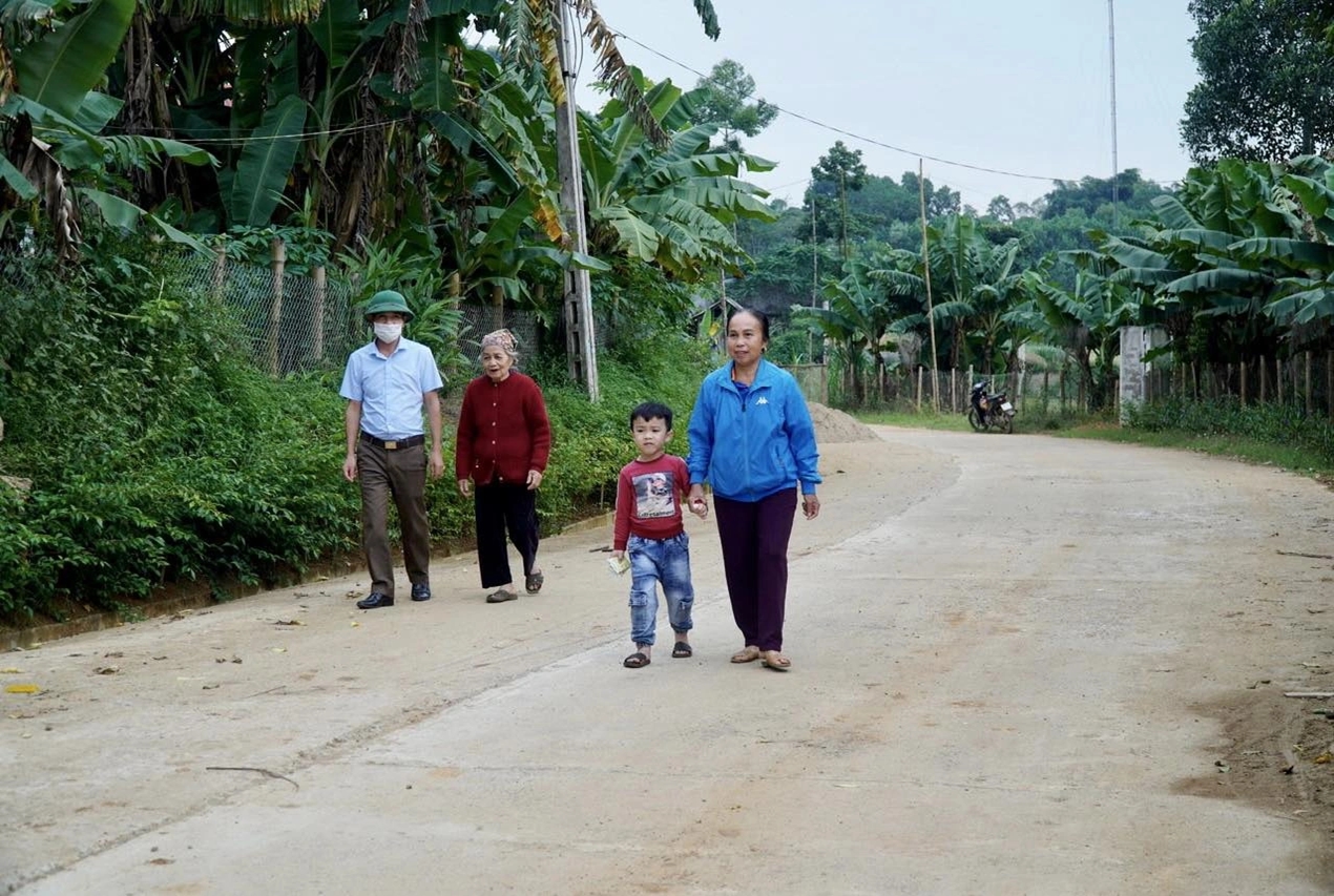 Bà Phạm Thị Dần, 71 tuổi, người dân tộc Mường, ở thôn Thanh Sơn, Ngọc Sơn, Ngọc Lặc nhiều lần hiến đất cho NTM (Ảnh: MH).
