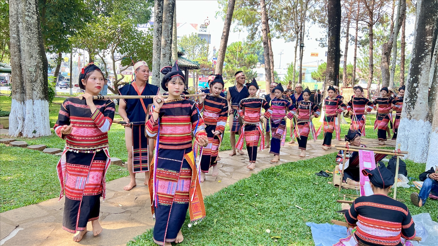 Ngày hội có sự tham gia trình diễn của gần 800 nghệ nhân đến từ 7 dân tộc trên địa bàn tỉnh Gia Lai