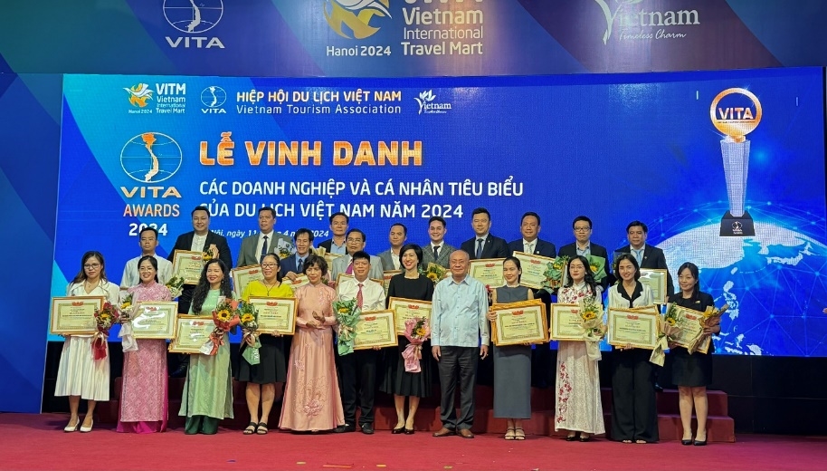 (CĐ BÙI HẠ) Vinpearl đồng loạt được vinh danh với 13 giải thưởng du lịch Vietnam Travel Awards’ 