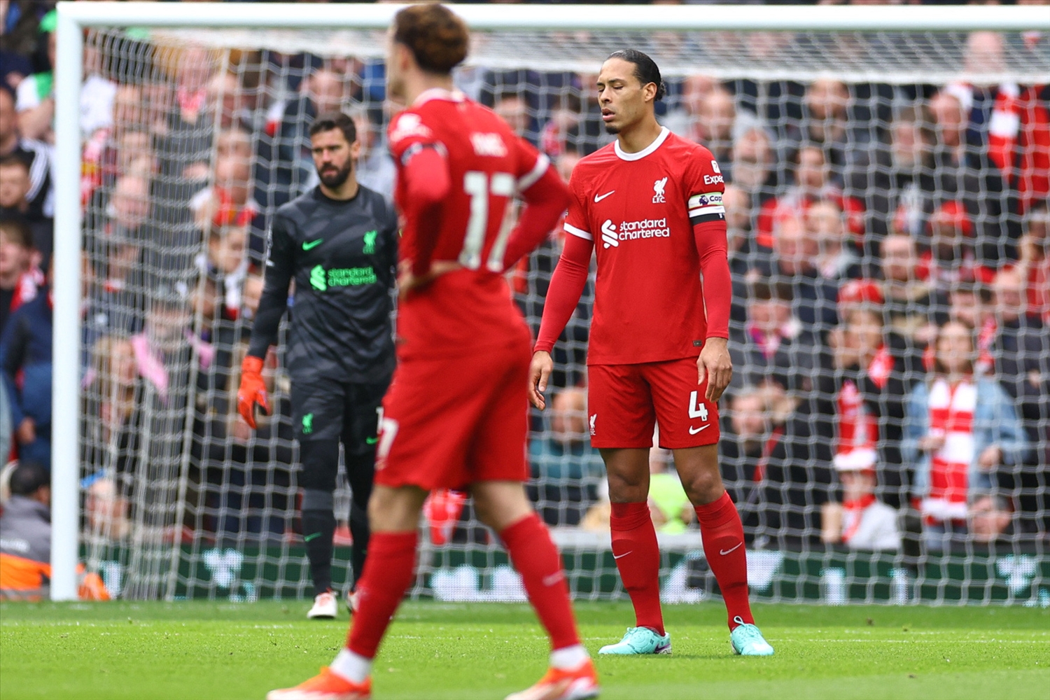 Trận thua này khiến Liverpool hụt hơi trong cuộc đua vô địch (Ảnh IT)