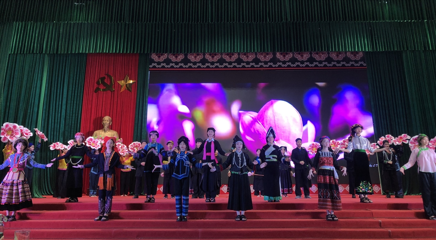 Việc tổ chức “Tuần lễ trang phục truyền thống các dân tộc” thể hiện quyết tâm bảo tồn, phát huy trang phục truyền thống dân tộc của tỉnh Lào Cai