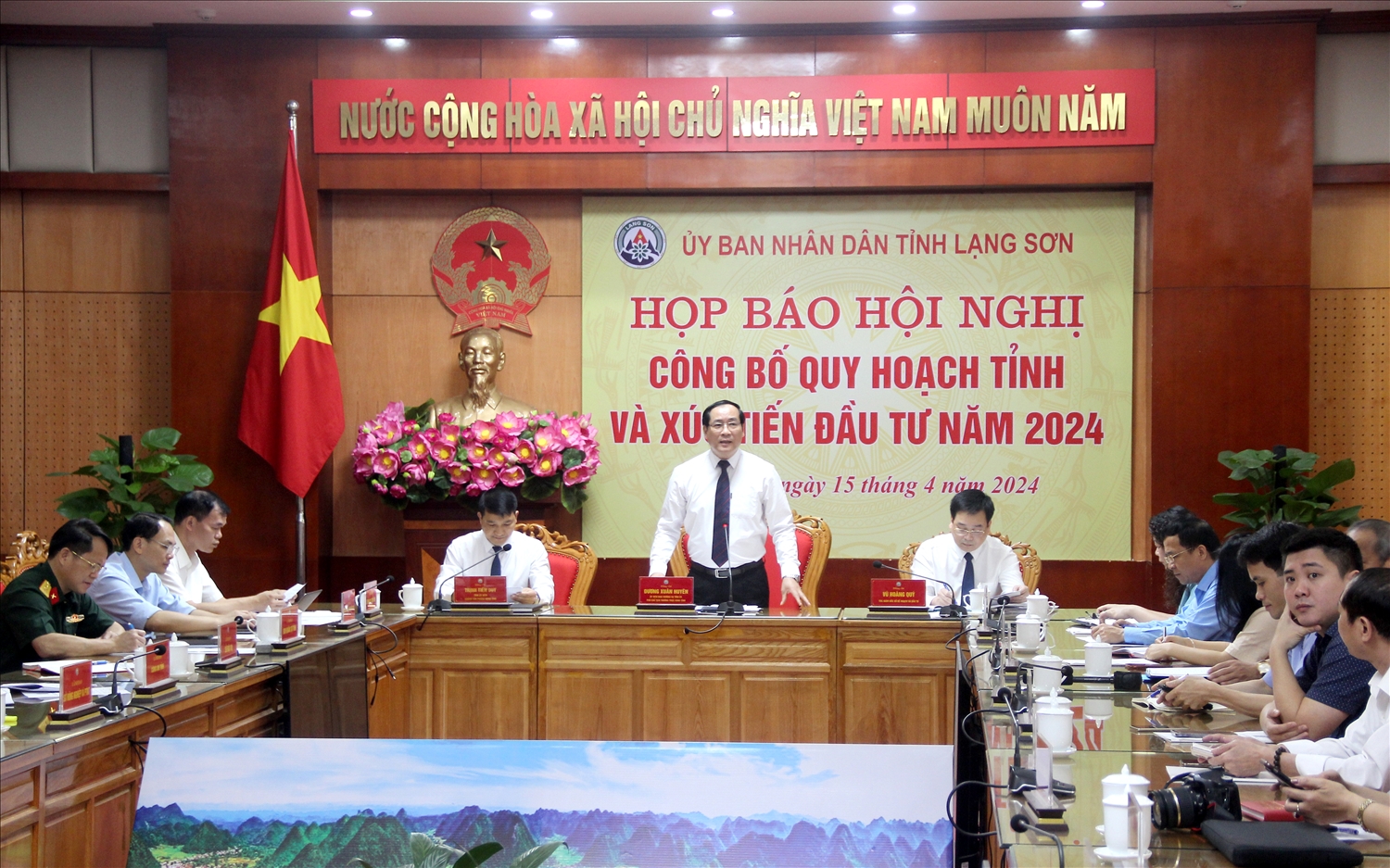 Ông Dương Xuân Huyên, Phó Chủ tịch Thường trực UBND tỉnh Lạng Sơn phát biểu tại cuộc họp báo