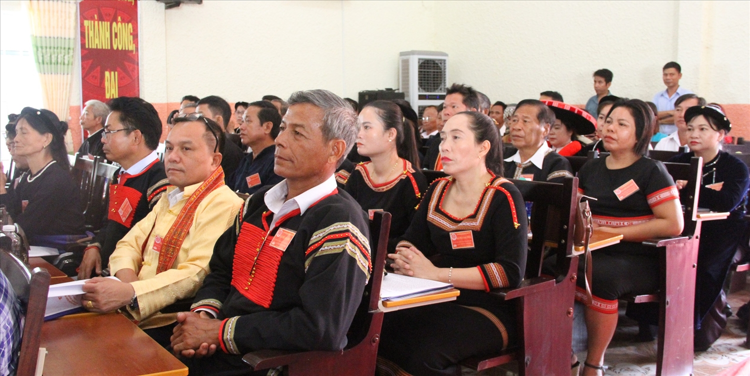 Các Đại biểu đại diện cho các dân tộc thiểu số huyện Buôn Đôn tham dự Đại hội