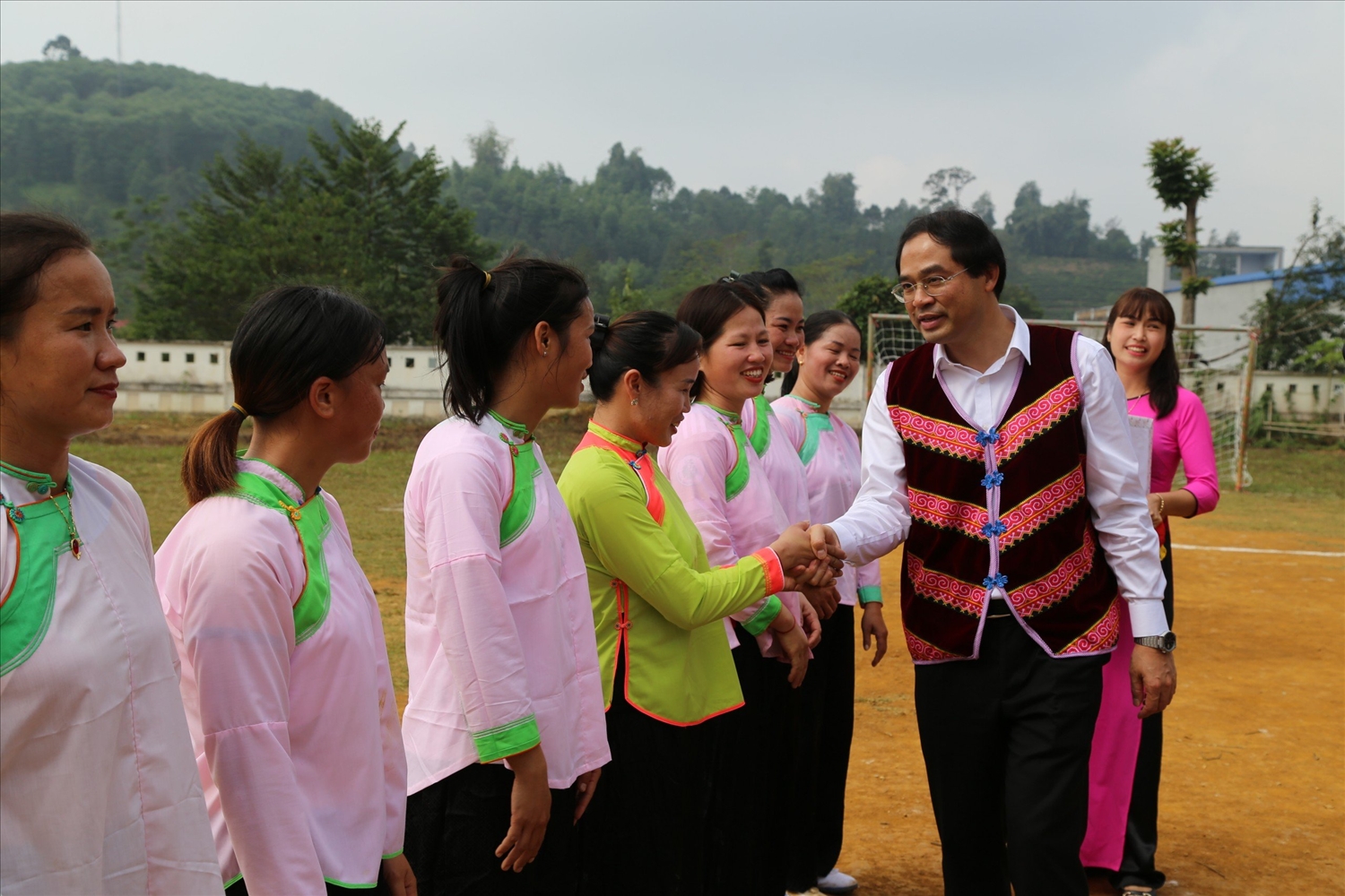 Chủ tịch UBND tỉnh Lào Cai Trịnh Xuân Trường thăm hỏi bà con Nhân dân xã Bản Sen, huyện Mường Khương