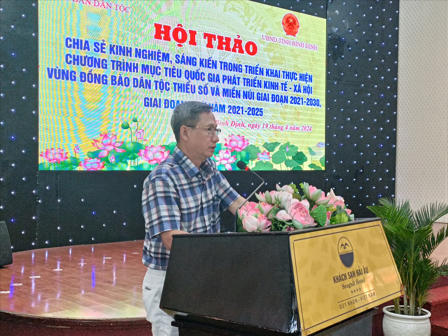 Ông Lê Xuân Hải, Phó Trưởng ban Ban Dân tộc tỉnh Thừa Thiên Huế phát biểu tại Hội thảo
