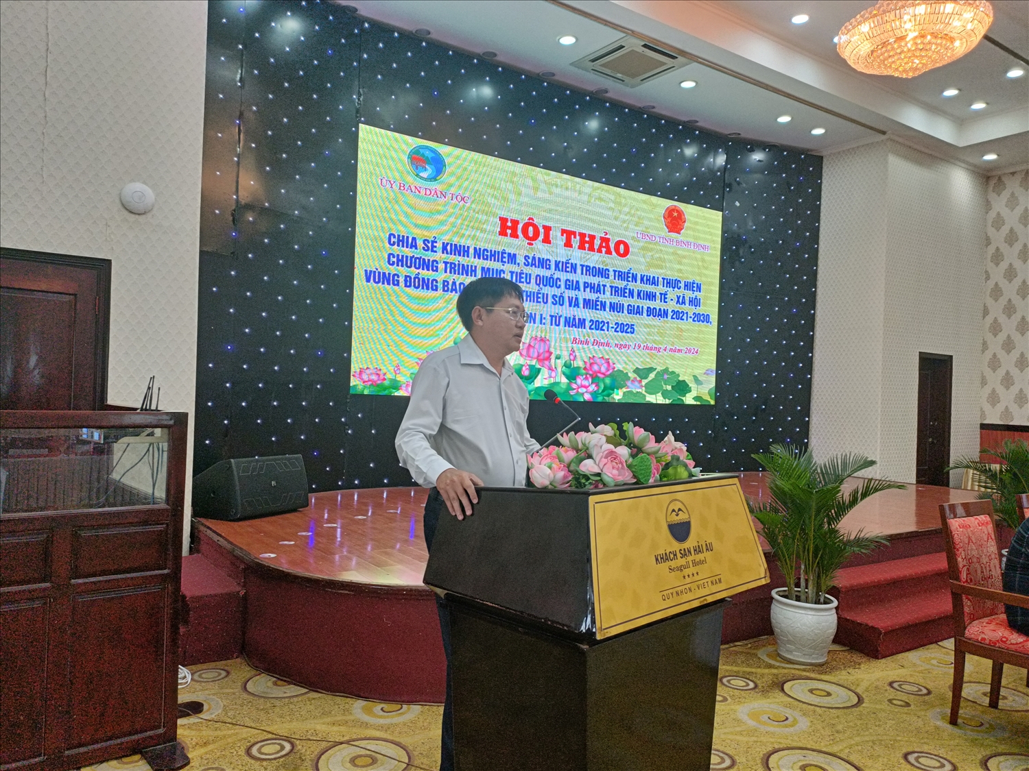 Ông Nguyễn Minh Tân, Trưởng ban Ban Dân tộc Bình Thuận phát biểu tại Hội thảo