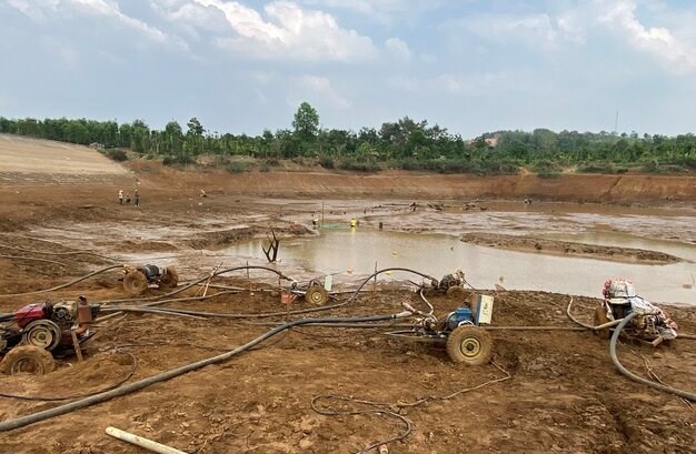 Một số hồ đập ở huyện Đắk Mil đã trơ đáy trong mùa khô. Ảnh: Phan Tuấn