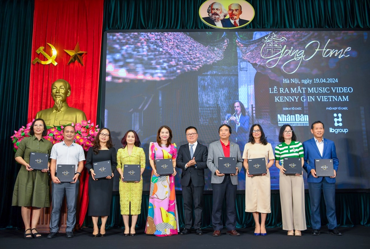 Ban tổ chức trao tặng MV “Going Home” cho đại diện các tập đoàn du lịch - khách sạn, hãng hàng không, các đài truyền hình… nhằm lan tỏa sản phẩm âm nhạc đặc biệt này, góp phần quảng bá văn hóa, du lịch Việt Nam đến du khách trong nước và quốc tế.