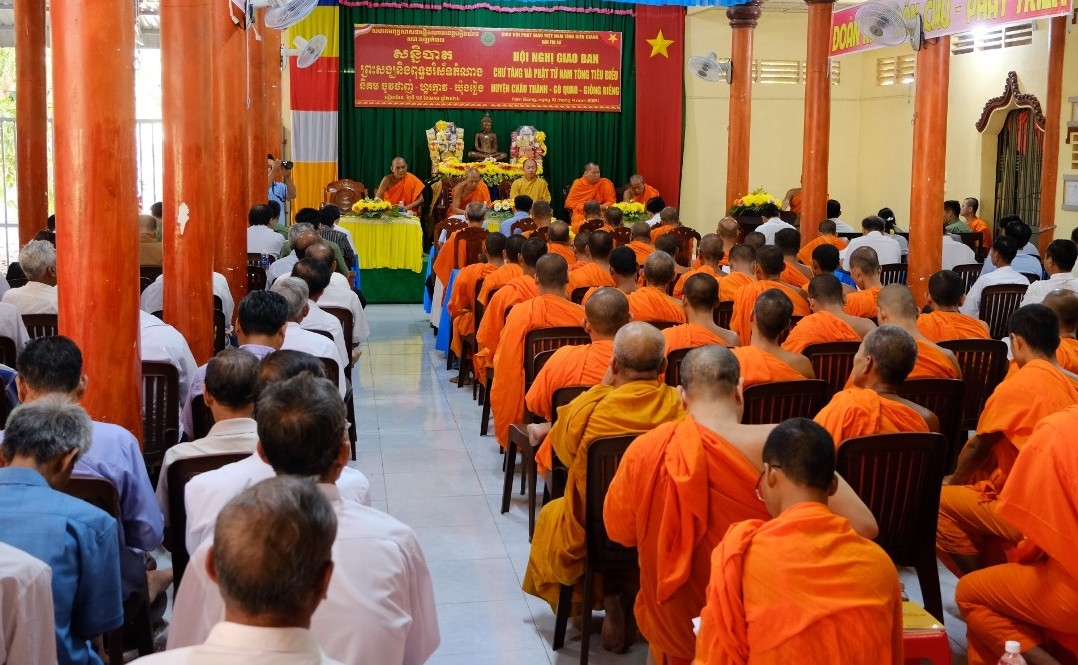 Hơn 200 đại biểu tham dự Hội nghị giao ban các tự viện Phật giáo Nam tông Khmer do Giáo hội Phật giáo Việt Nam tỉnh Kiên Giang tổ chức 