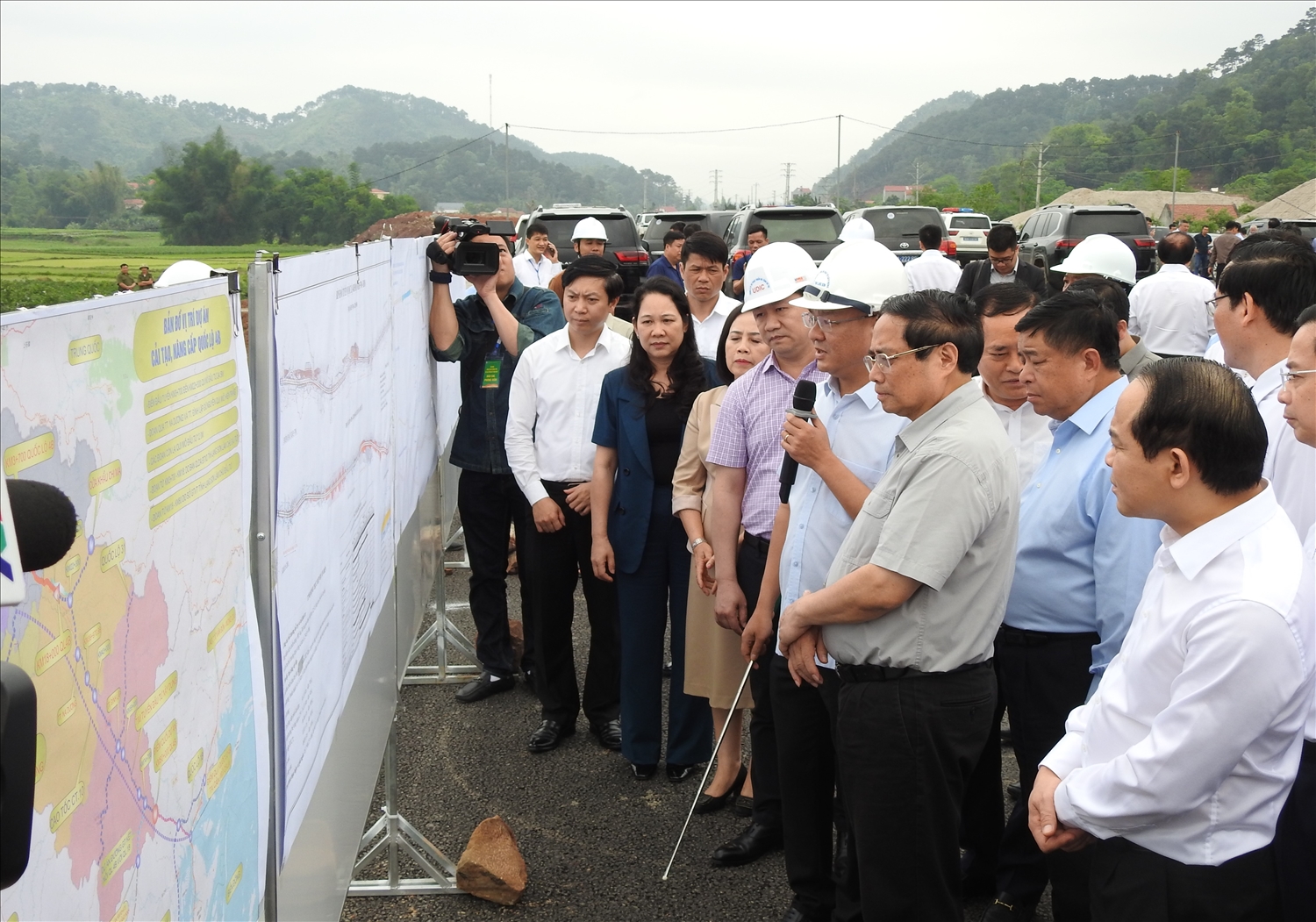 Thủ tướng Phạm Minh Chính thăm công trình nâng cấp, cải tạo quốc lộ 4B Lạng Sơn đi Quảng Ninh