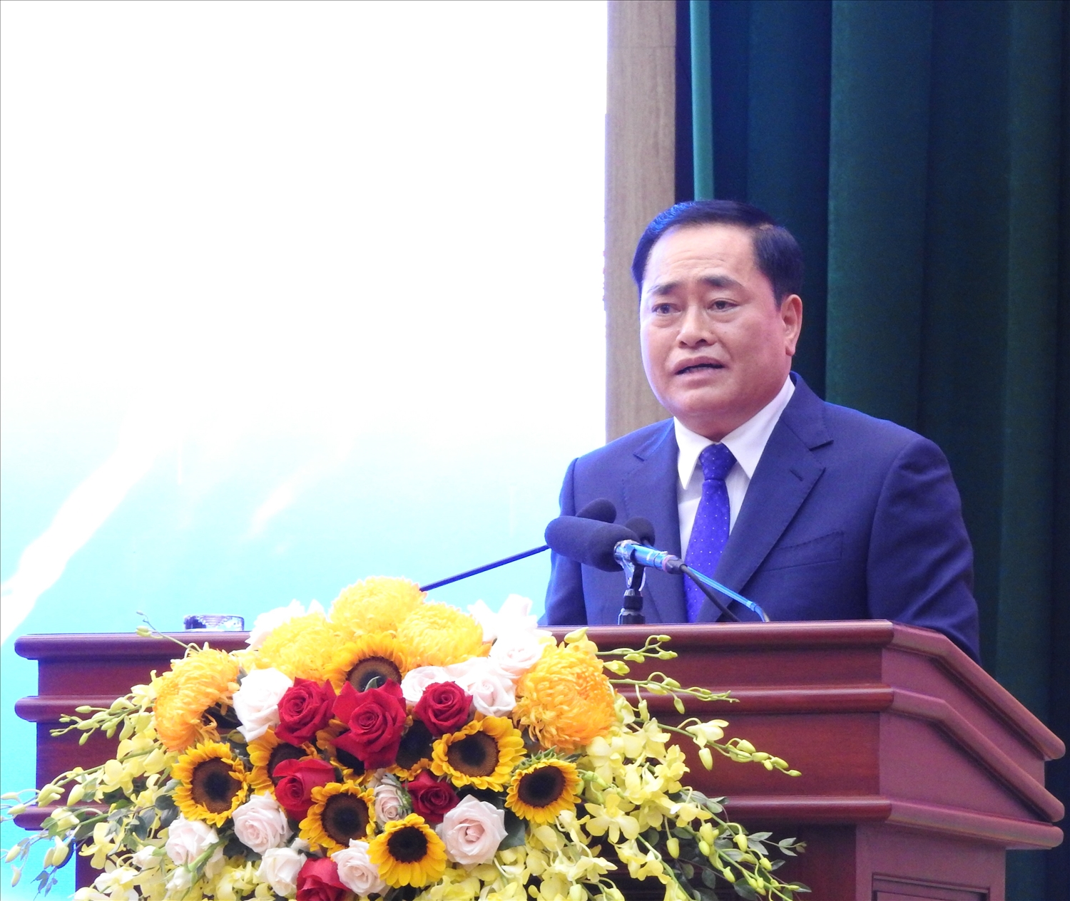 Phó Bí thư Tỉnh ủy, Chủ tịch UBND tỉnh Lạng Sơn Hồ Tiến Thiệu phát biểu tại Hội nghị