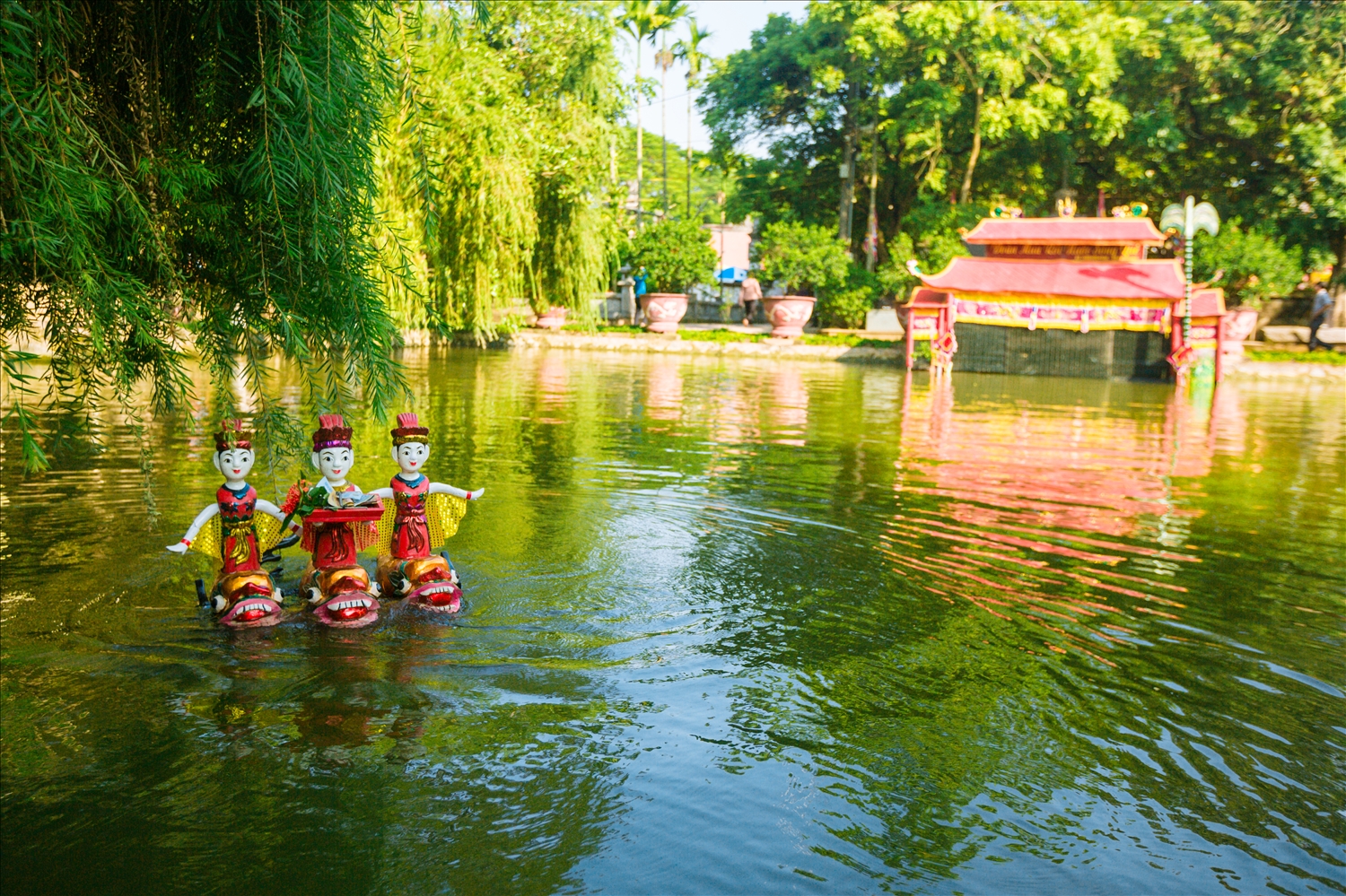 Trình diễn múa rối nước tại Lễ hội đền Trần tỉnh Nam Định