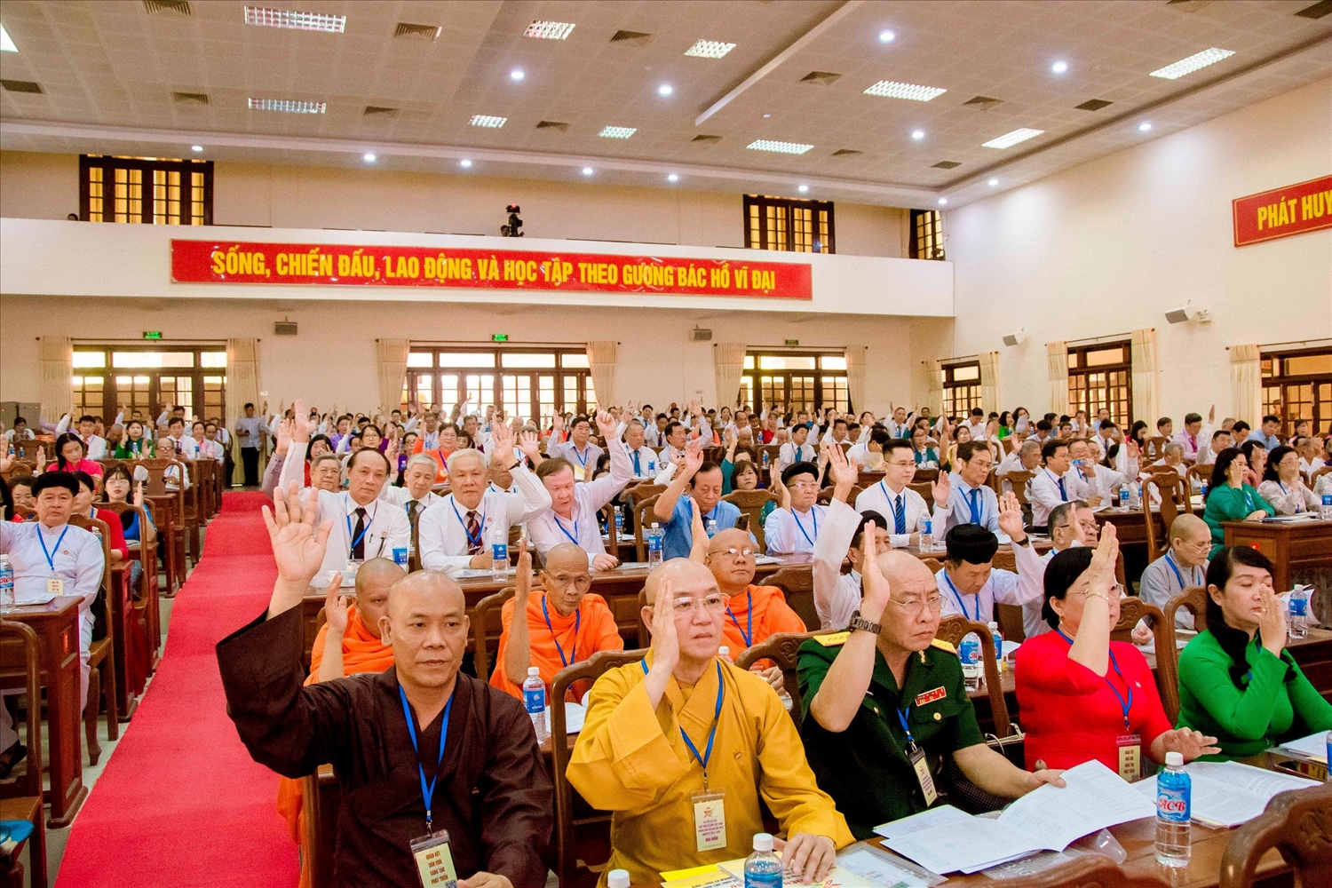 Các đại biểu thống nhất dự kiến danh sách Đoàn Chủ tịch và thư ký tại phiên trù bị Đại hội đại biểu MTTQ Việt Nam TP. Cần Thơ, nhiệm kỳ 2024 - 2029