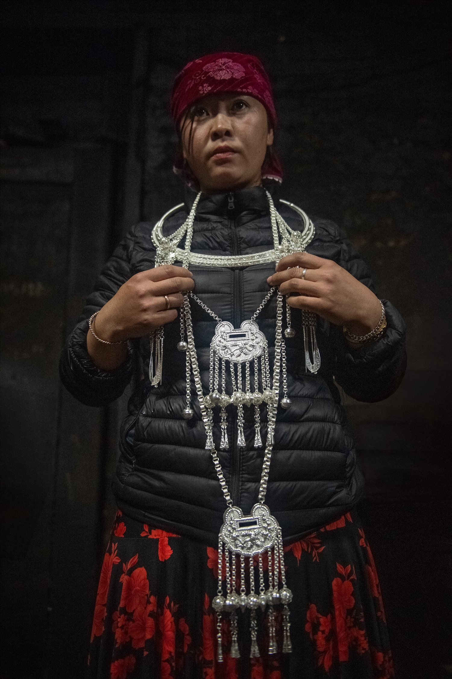 Theo phong tục của người Mông, trang sức bằng bạc được dùng trong các dịp lễ, tết hoặc tặng cho con gái làm của hồi môn khi về nhà chồng