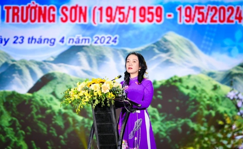 Giám đốc Sở Văn hóa và Thể thao tỉnh Nghệ An Trần Thị Mỹ Hạnh phát biểu tại lễ bế mạc.