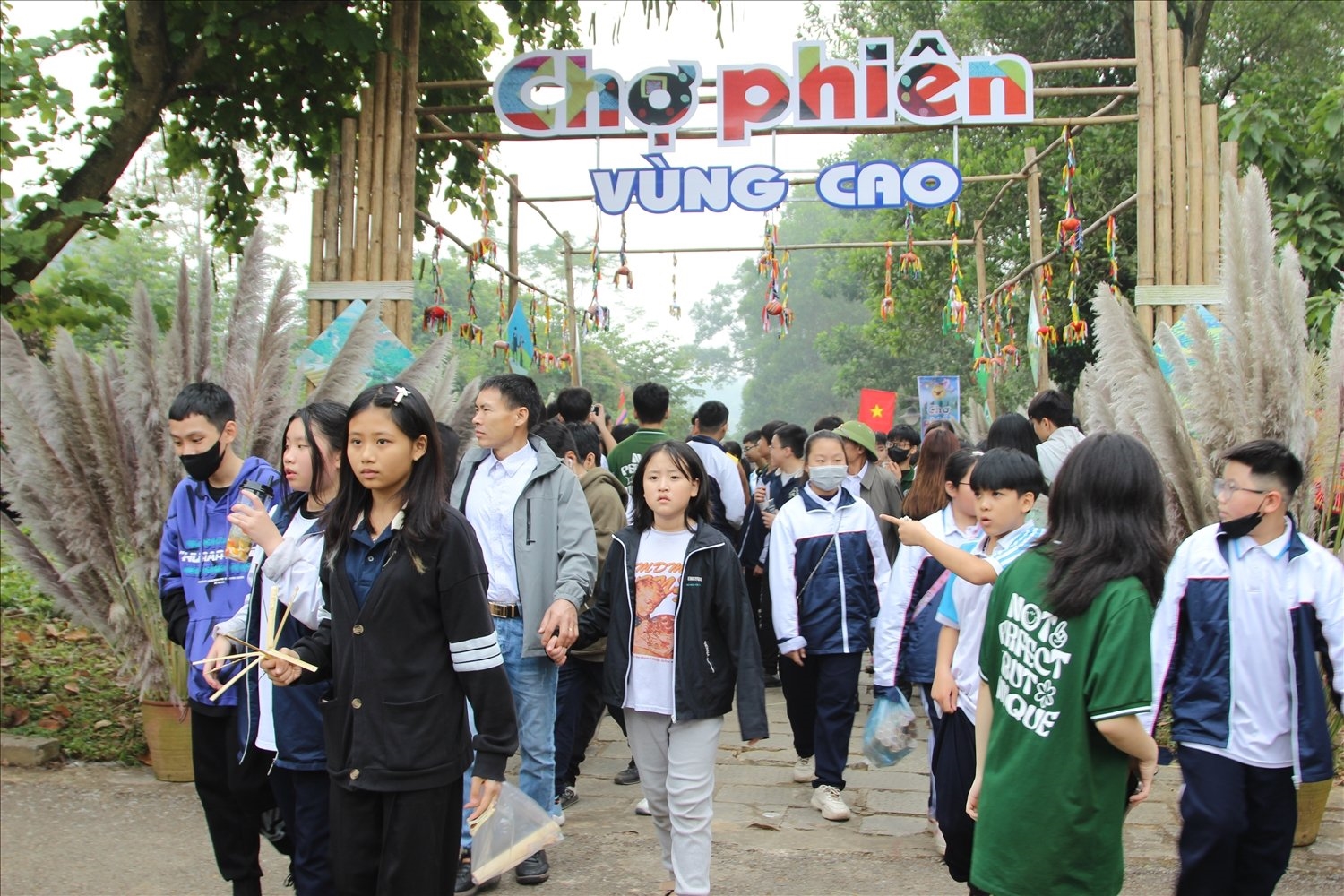 Tổ chức nhiều hoạt động trong phiên chợ vùng cao dịp 30/4 – 1/5 tại Làng Văn hóa - Du lịch các dân tộc Việt Nam