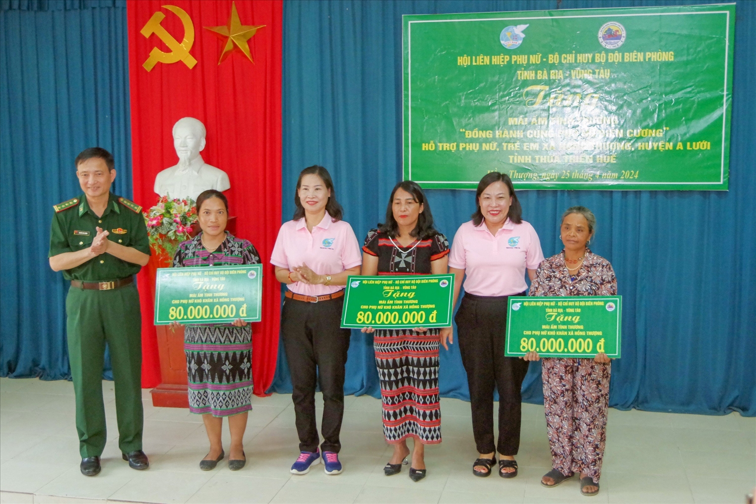 Trao hỗ trợ xây dựng nhà cho các hộ gia đình phụ nữ nghèo xã Hồng Thượng, huyện A Lưới, tỉnh Thừa Thiên Huế