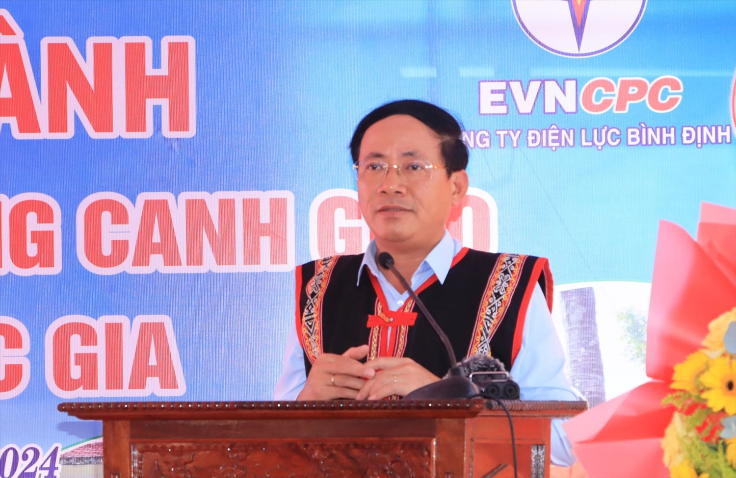 Ông Phạm Anh Tuấn, Chủ tịch UBND tỉnh Bình Định phát biểu tại lễ khánh thành lưới điện làng Canh Giao