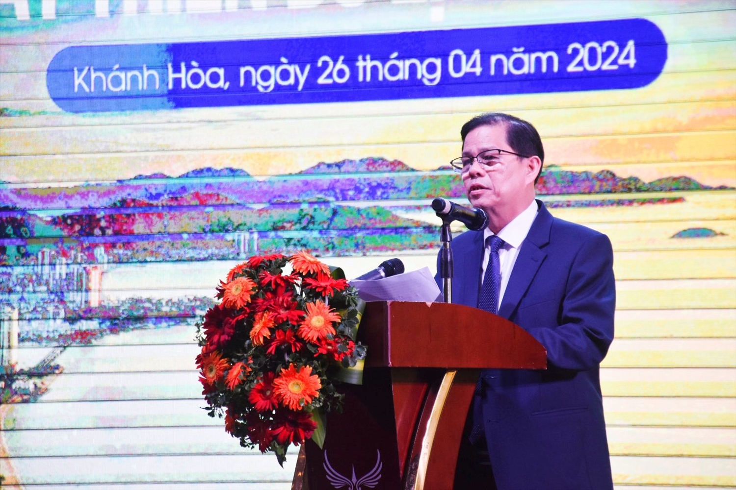  Ông Nguyễn Tấn Tuân, Chủ tịch UBND tỉnh Khánh Hòa phát biểu tại Hội thảo
