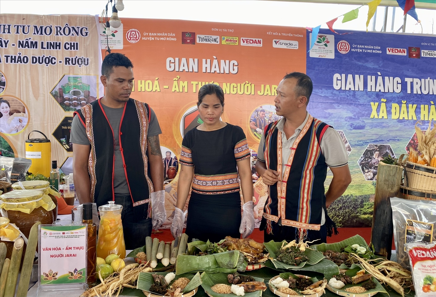Đội thi đến từ tỉnh Gia Lai giới thiệu các món ăn đặc trưng của đồng bào Gia Rai kết hợp với sâm dây