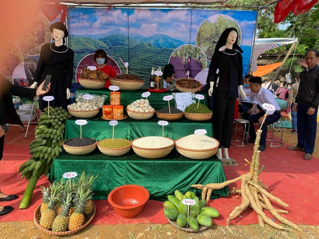 Đến với ngày hội Háng Pò du khách sẽ được trải nghiệm, khám phá những nét văn hóa đặc sắc, độc đáo và ẩm thực của các dân tộc trên địa bàn huyện.
